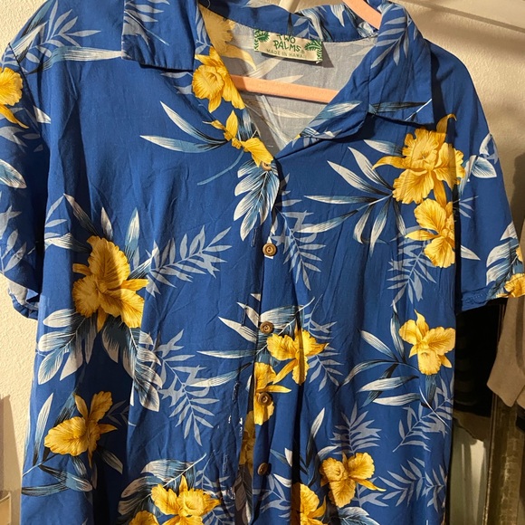 Hawaiian button up - Picture 2 of 3